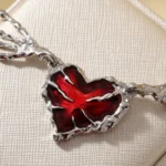 Collar de corazón gótico - Imagen 2
